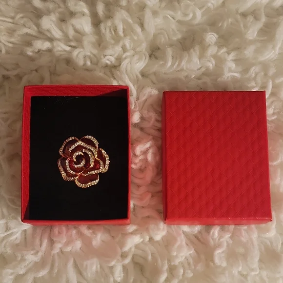 Elegant Gold Rose Brooch - Picture 1 of 3